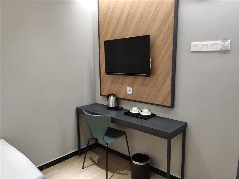 Hotel 99 Seri Kembangan Serdang Екстериор снимка
