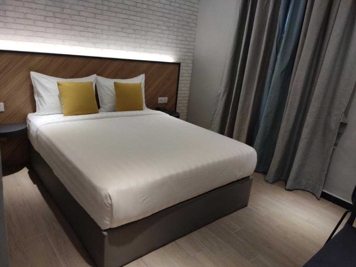 Hotel 99 Seri Kembangan Serdang Екстериор снимка