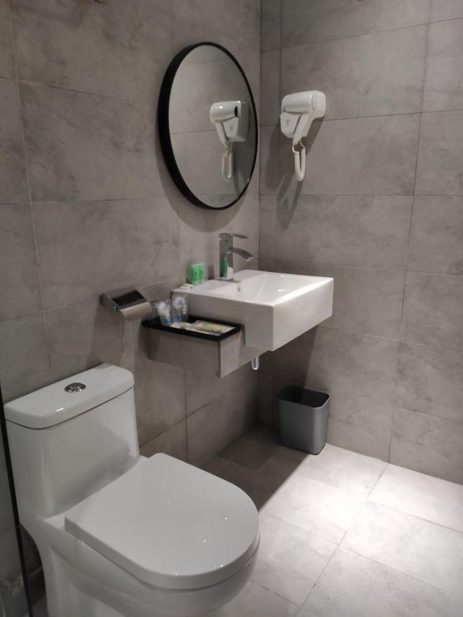 Hotel 99 Seri Kembangan Serdang Екстериор снимка