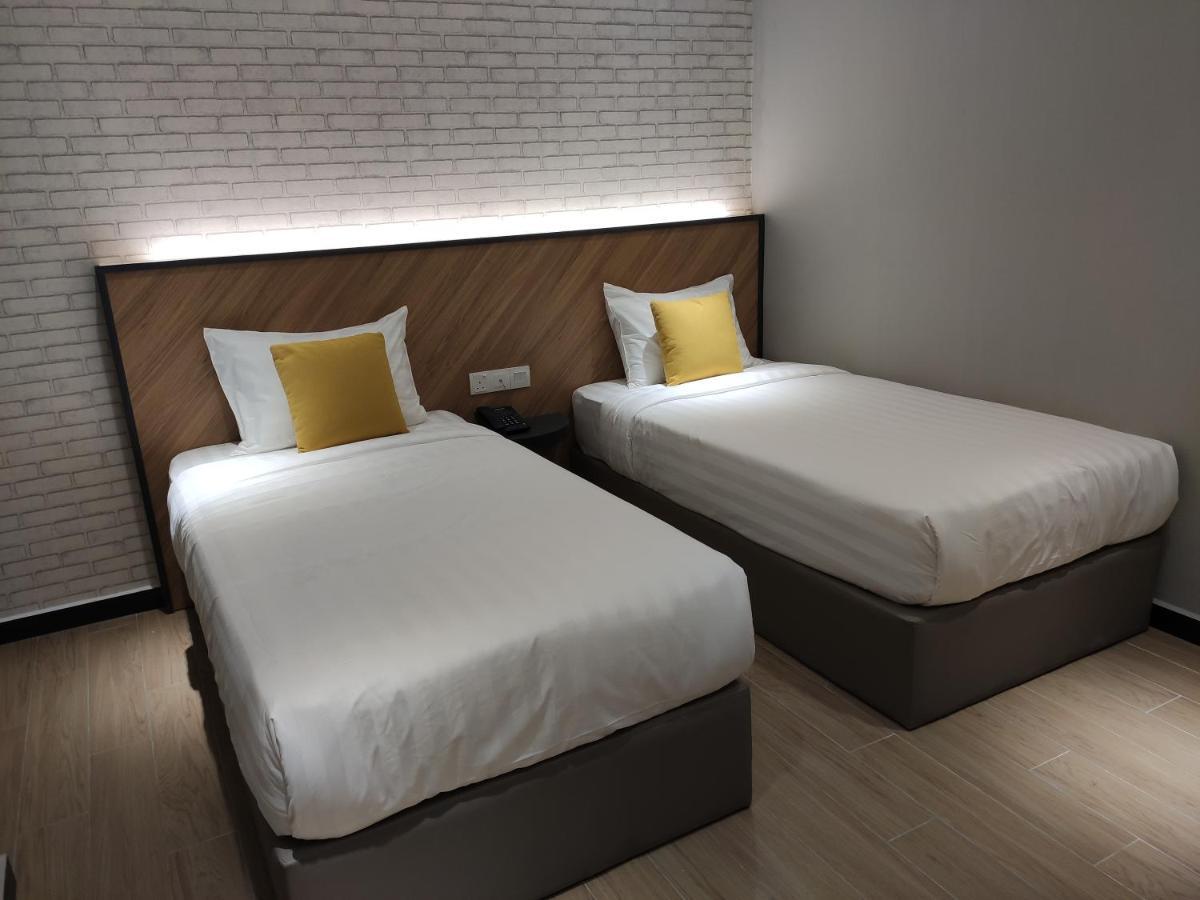 Hotel 99 Seri Kembangan Serdang Екстериор снимка